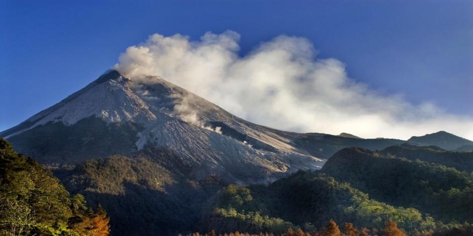 endonezyanin_en_aktif_volkanik_dagi_merapi_yanardag_1581505523_4392 Endonezya'nın en aktif volkanik dağı: Merapi Yanardağı