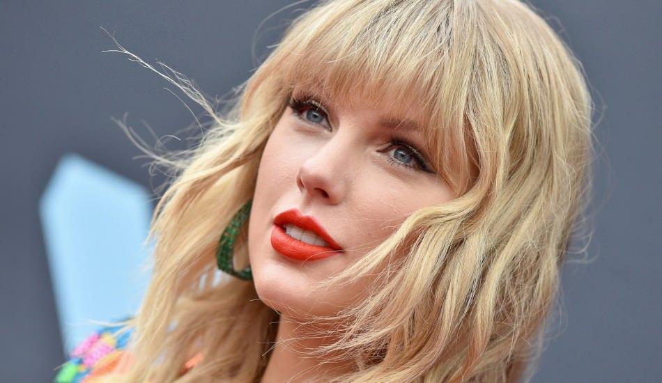 taylor_swiftin_canli_yayindaki_el_hareketi_olay_oldu_taylor_swift_siddet_mi_goruyor_1608109348_1012.jpg