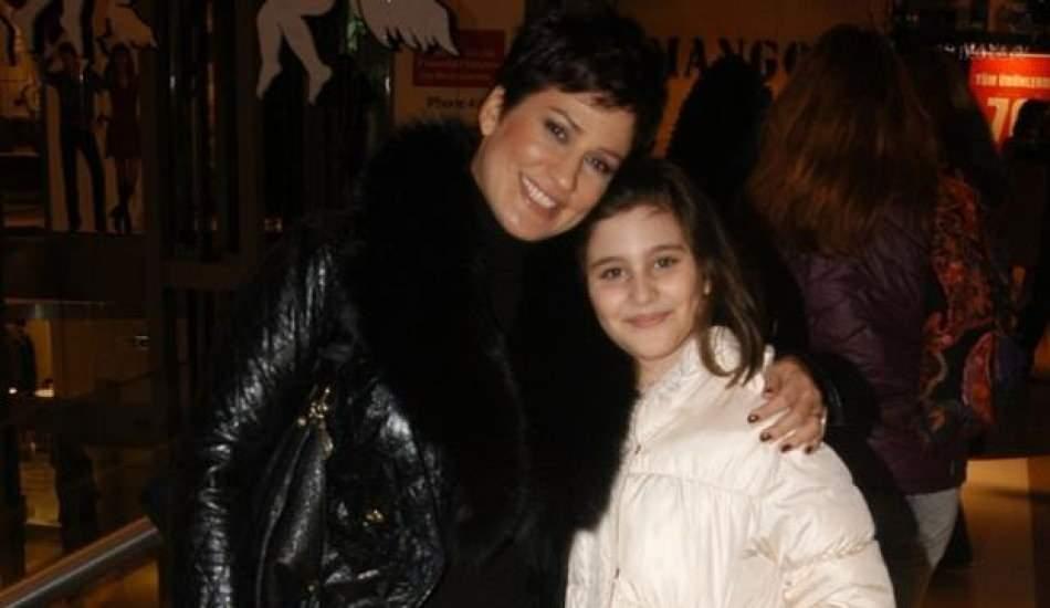 iclal_aydinin_18_yasindaki_kizi_zeynep_lal_guzelligiyle_buyuledi_1608792177_3649.jpg