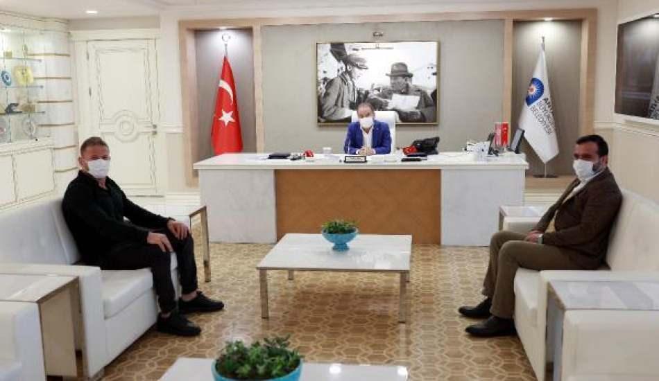 survivor_2021e_hazirlanan_baspehlivan_ismail_balaban_muhittin_boceki_ziyaret_etti_1609431980_1111.jpg