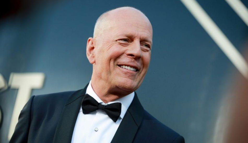 hollywood_yildizi_bruce_willisten_skandal_hareket_1610699295_3518.jpg