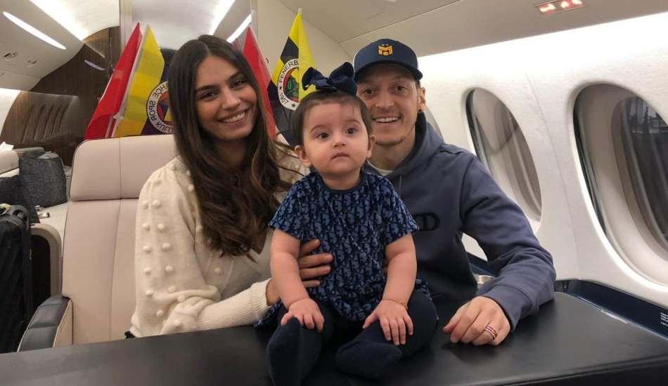 Mesut Ozil Ve Amine Gulse Yeni Hayatlari Icin Hazir Amine Gulse Vatanimiza Donduk Magazin Haberleri