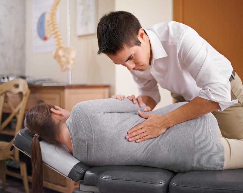 Kayropraktik tedavi nedir? Kayropraktik tedavi hangi hastalara uygulanır?