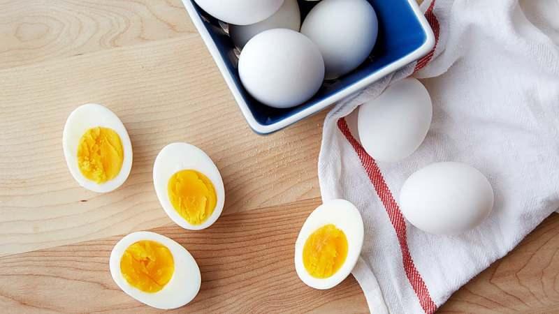 Haşlanmış yumurta kokusu nasıl geçer