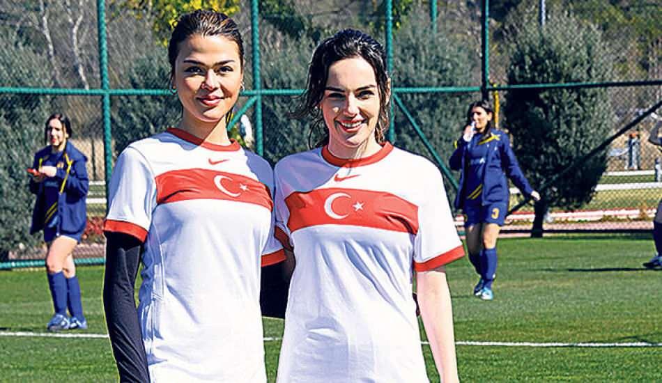 yagmur_tanrisevsin_ve_aslihan_karalar_kadin_milli_futbol_takimiyla_ozel_mac_yapti_1615362315_1107.jpg
