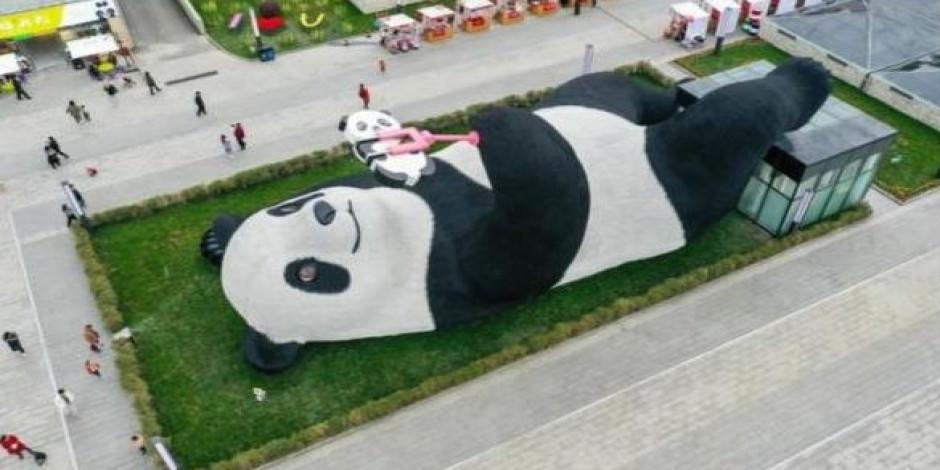 ozcekim_yapan_panda_heykeline_ilgi_buyuk_1617954776_3707 "Özçekim Yapan Panda" heykeline ilgi büyük