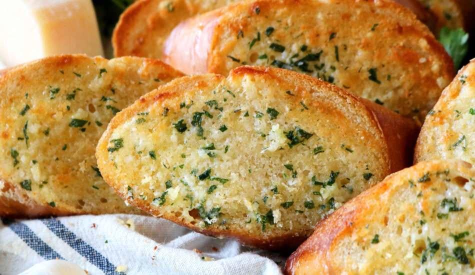 en_kolay_sarimsakli_ekmek_nasil_yapilir_mis_gibi_kokan_sarimsakli_ekmek_tarifi_1618222681_6386.jpg