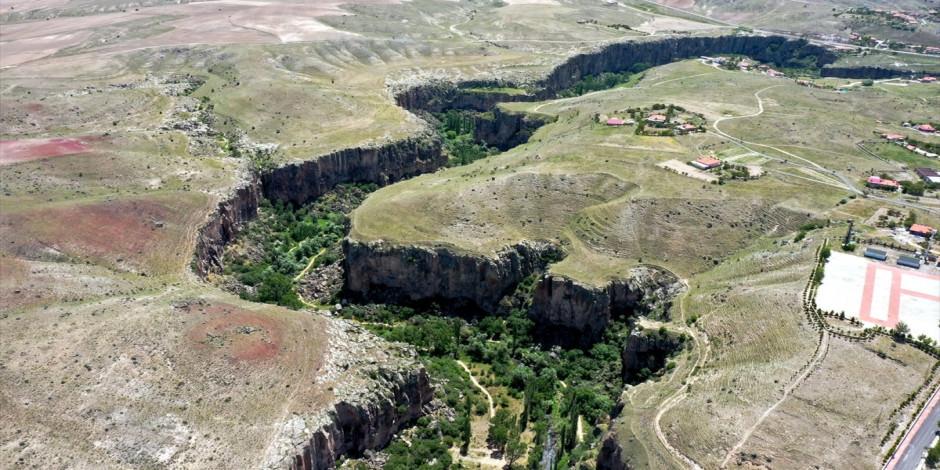 kapadokyanin_doga_harikasi_cam_terastan_izlenecek_1628507542_1059 Kapadokya'nın doğa harikası cam terastan izlenecek