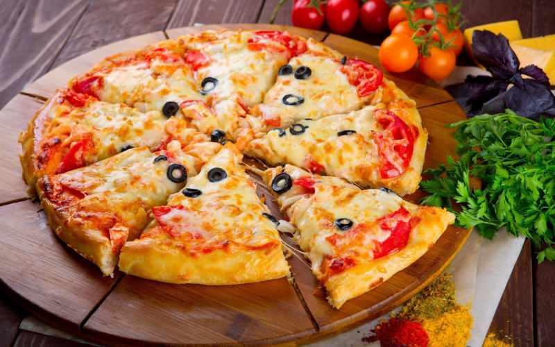 1 dilim pizza kaç kalori