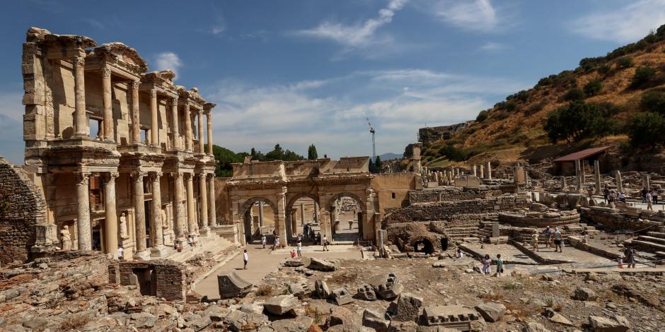 efes_antik_kentinde_ziyaretci_sayisi_iki_katina_cikti_1629966965_3724 Efes Antik Kenti'nde ziyaretçi sayısı iki katına çıktı