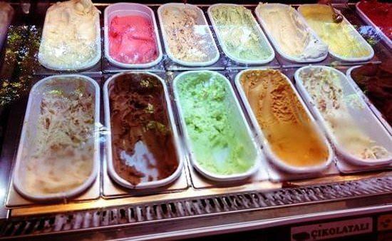 Meşhur Dondurmacı Ali Usta dondurmaları