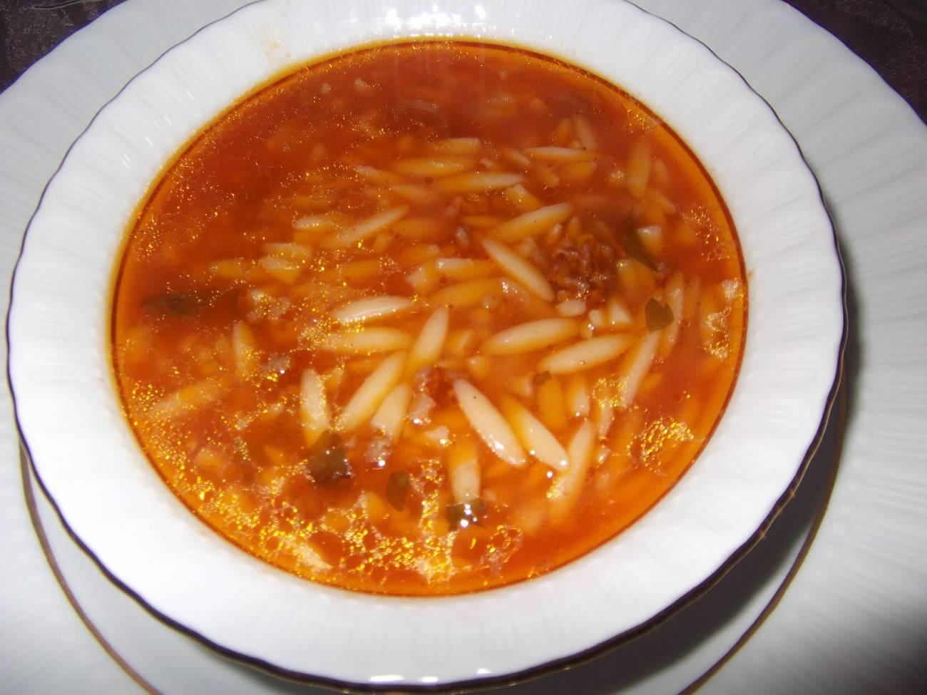 domatesli şehriye çorbası