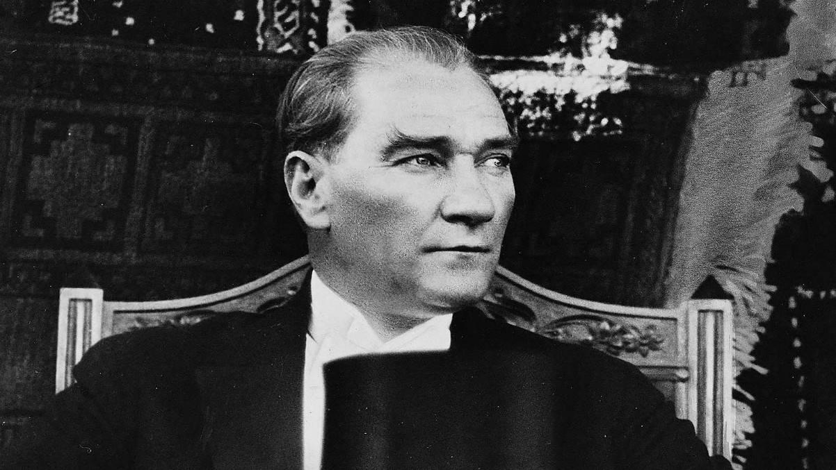 Mustafa Kemal Atatürk siyah beyaz kareleri