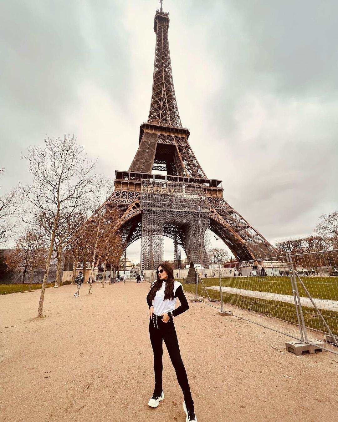 demet özdemir paris