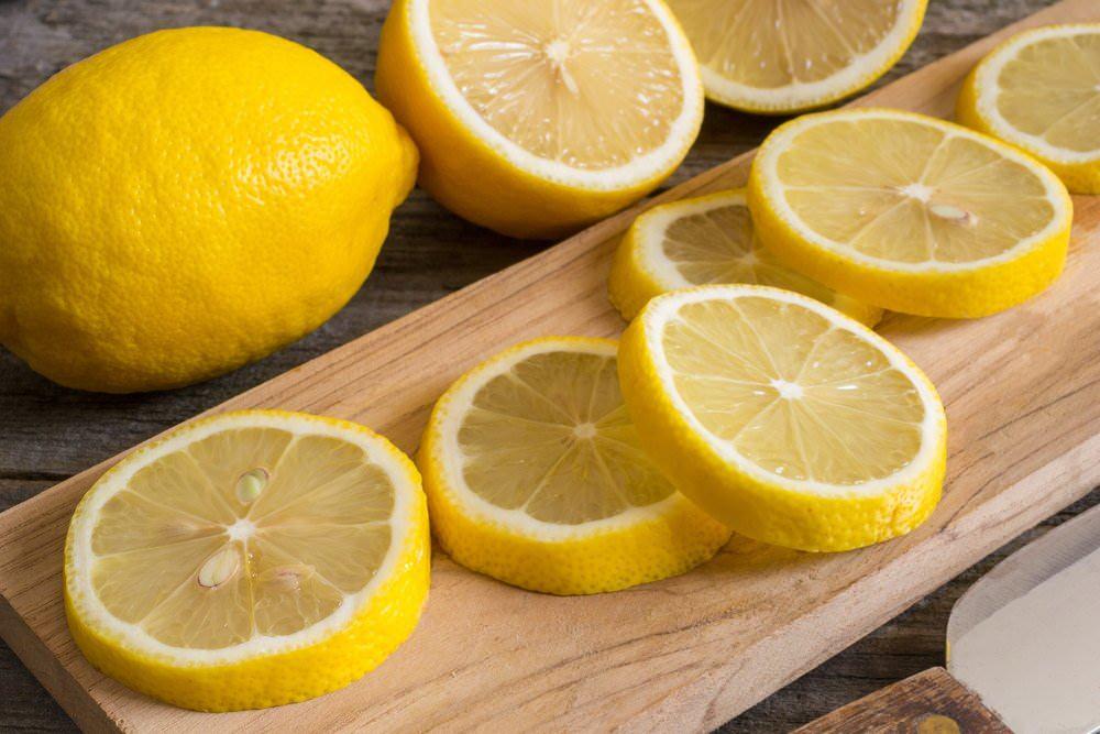 limon içerdiği ce vitamini pekmezle birleşince vücudun ihtiyacı olan vitaminleri sağlar