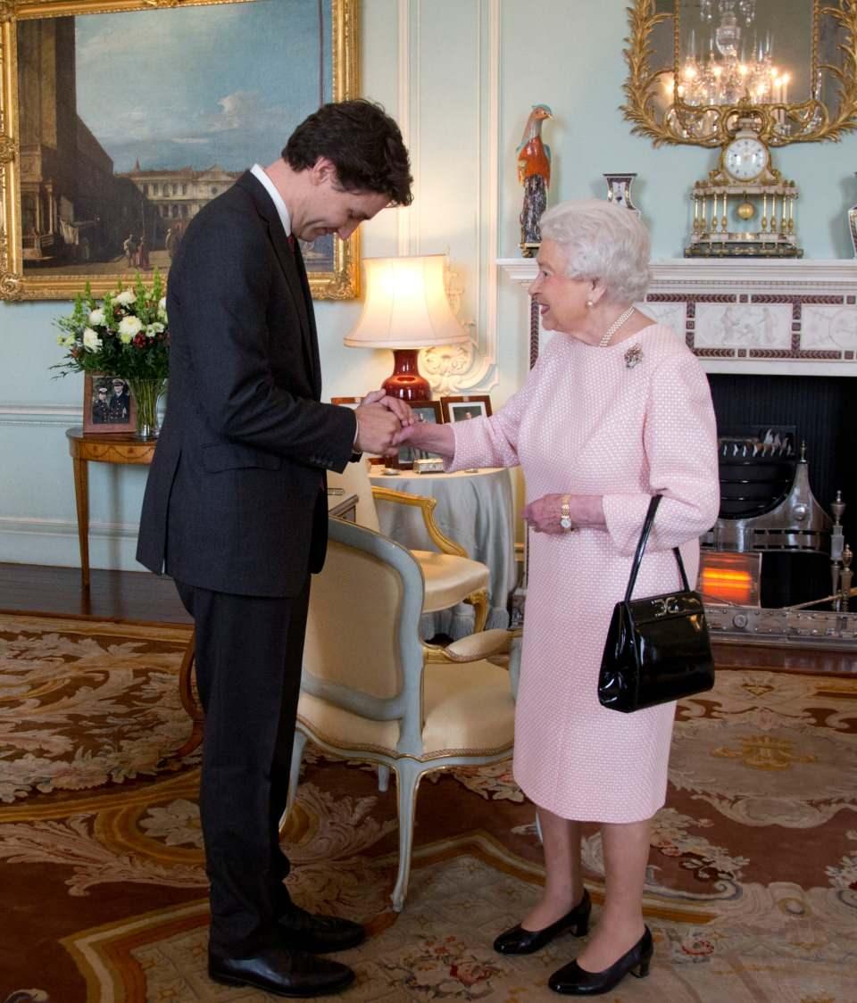 Kraliçe II. Elizabeth Kanada Başbakanı ile görüşme yaptı