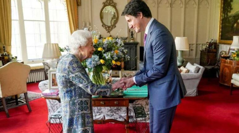 İngiltere Kraliçesi ve Kanada Başbakanı 