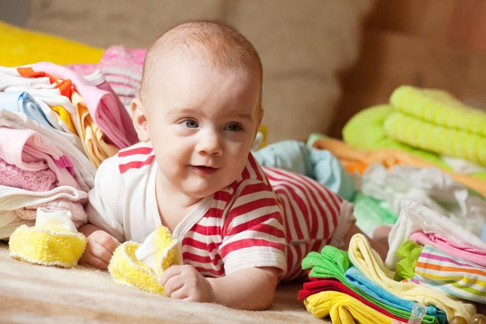 bebek bezi değiştirmeden bütün malzemeleri elinizin altında tutacak şekilde ayarlayın