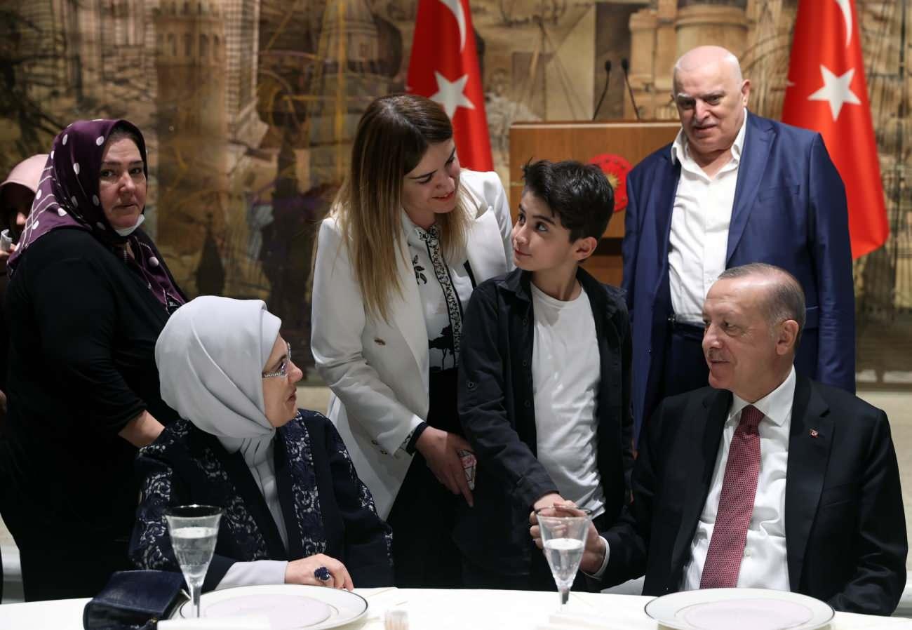 Cumhurbaşkanı Recep Tayyip Erdoğan ve eşi Emine Erdoğan şehit aileleriyle iftar yaptı