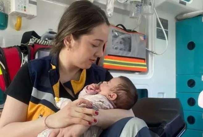 Nisa bebek ve süt annesi Büşra Durmaz