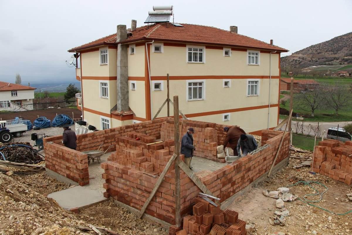 Aydınlık köyünün girişince mescit inşaatı çalışmaları başladı