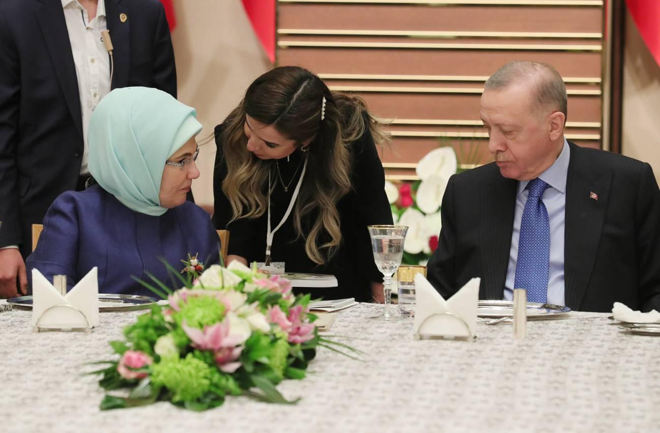 Cumhurbaşkanı Erdoğan ve eşi Emine Erdoğan iftar sofrasını sağlık çalışanlarıyla da paylaştı