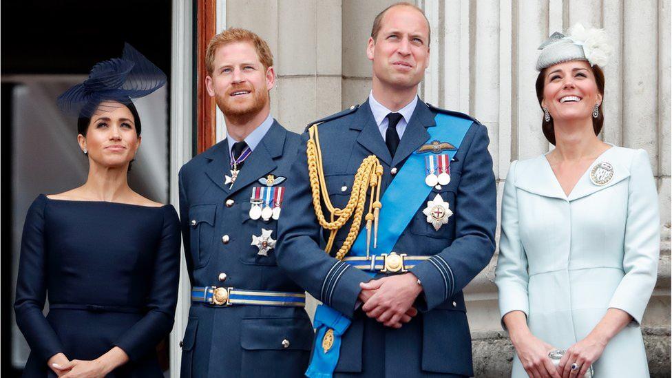 Prens Harry ve Prens William eşleriyle birlikte