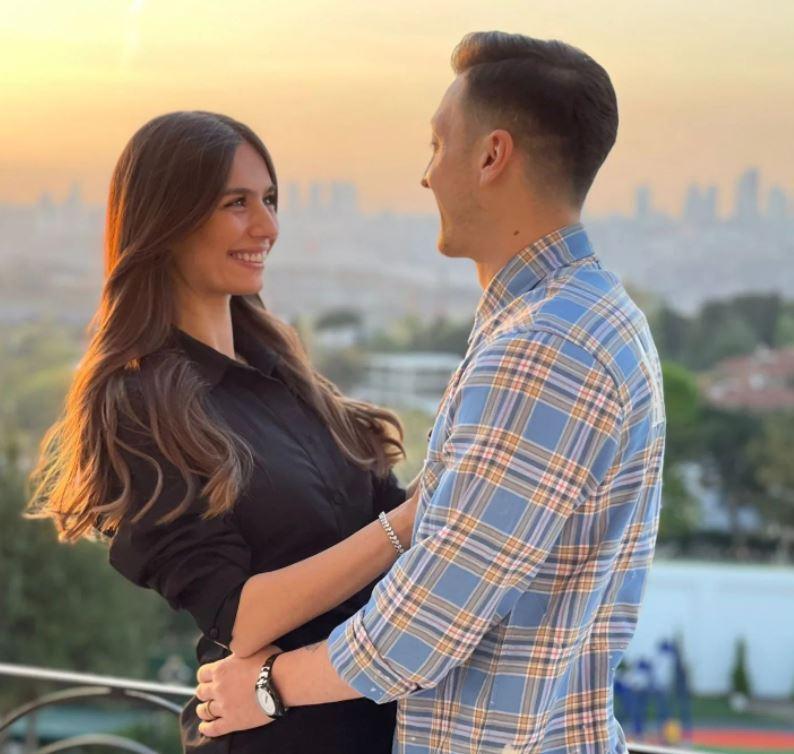 Mesut Özil ve eşi Amine Gülşe