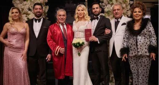 Çiftin nikah şahitliğini Safiye Soyman, Esra Özmen, Faik Öztürk ve Fuat Özdolgun yaptı.