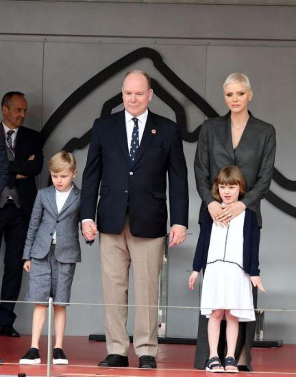 Monako Prensi Albert, eşi Charlene ve ikizleri