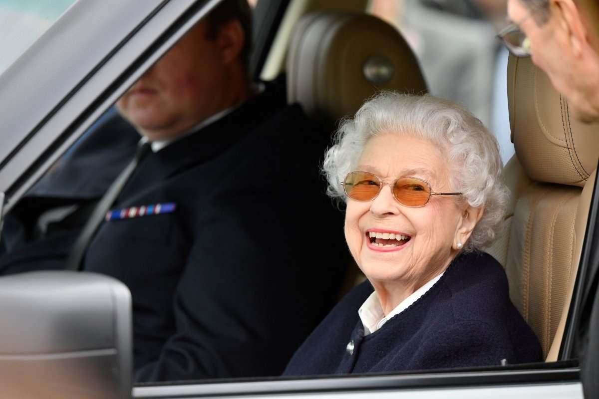 Kraliçe II. Elizabeth at yarışı izlemeye gitti
