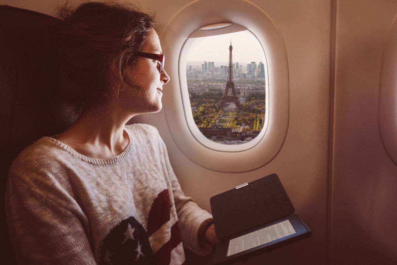 Uçakla Fransa Parise yolculuk