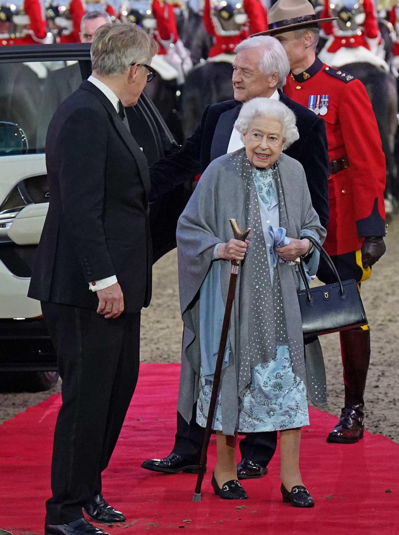 Kraliçe II. Elizabeth ve oğlu Prens Edward
