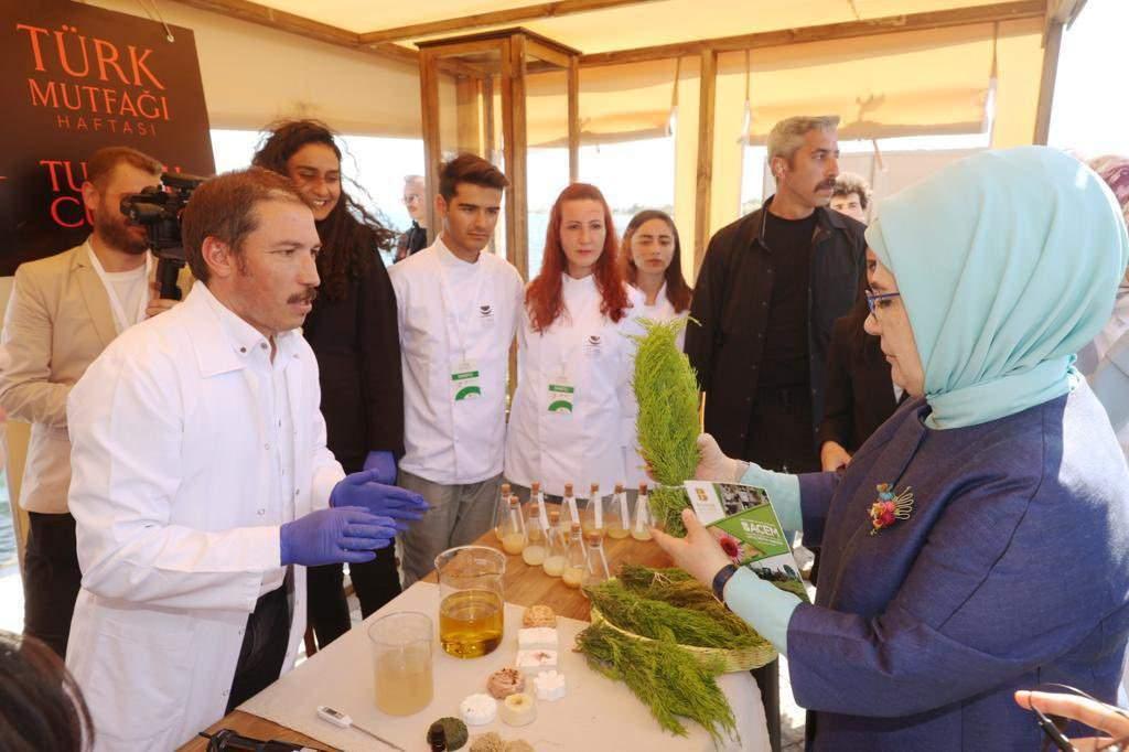 Emine Erdoğan yemeklere elinin lezzetini ekledi