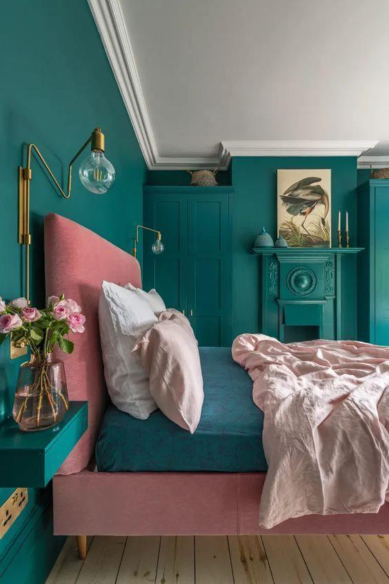 Yeşil ve pembe yatak odası dekorasyonu