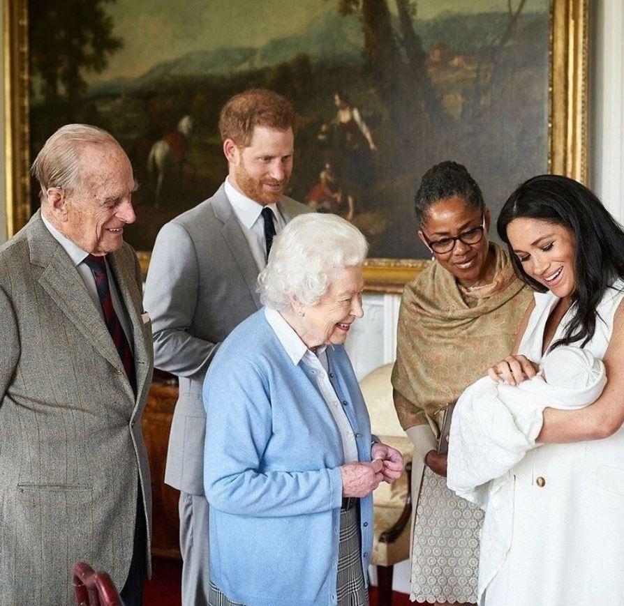Kraliçe II Elizabeth ilk kez Prens Harrynin kızıyla tanışacak
