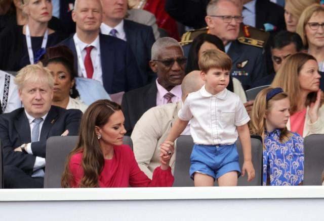 Prens Louis ve annesi Kate Middleton