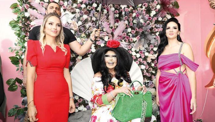 Bülent Ersoy Ankarada bir güzellik salonunun açılışına katıldı