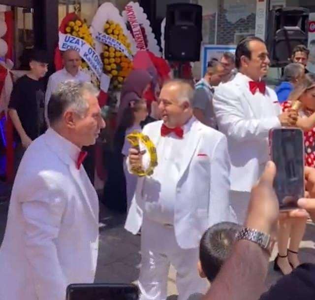 Ahmet Arıman ve Tuncay Akça org çalış şarkı söyledi