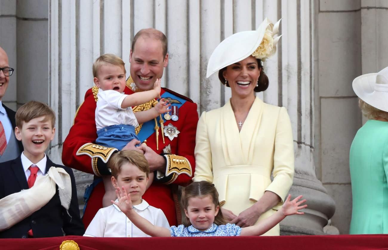 Prens William ve Kate Middleton çocuklarıyla birlikte 