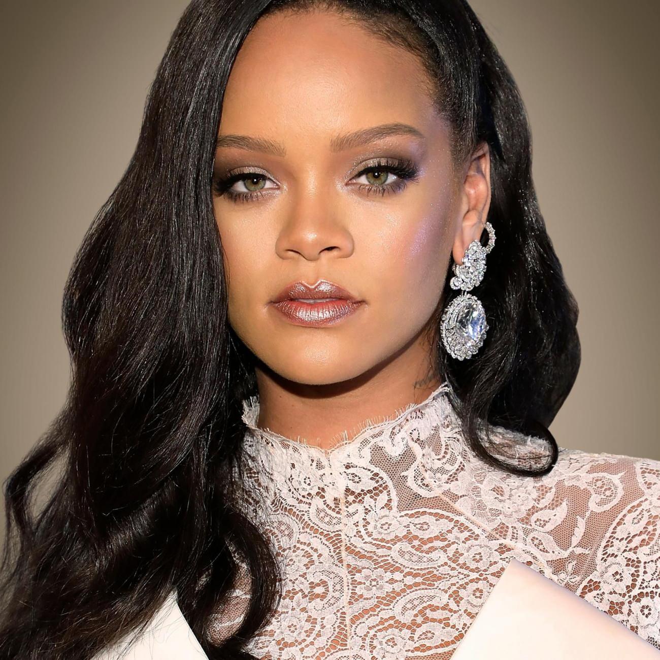 Ünlü şarkıcı Rihanna