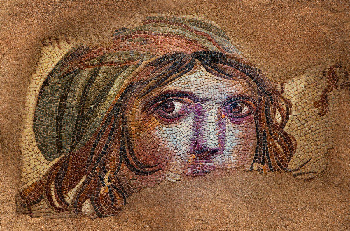 Çingene Kızı mozaiği