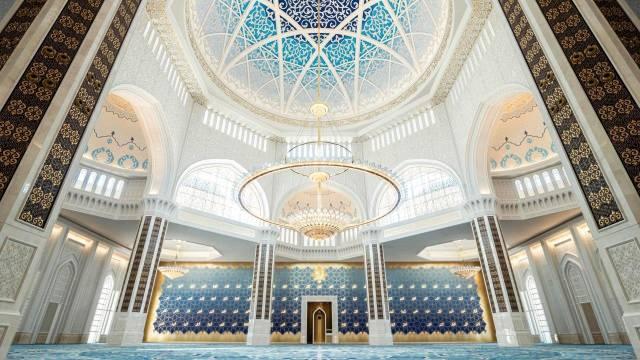 Nur Sultan Caminin iç mimarisi