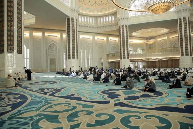 Nur Sultan cami içi