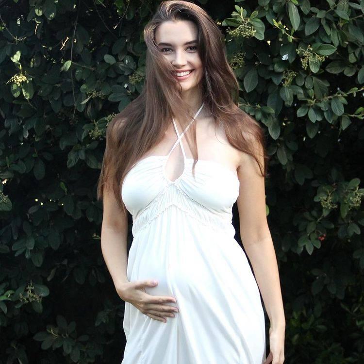  Leyla Lydia Tuğutlu hamilelik pozu