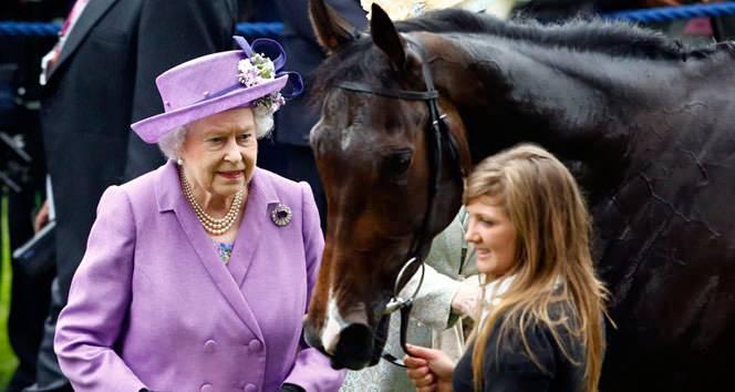 Kraliçe II. Elizabeth ve atları 