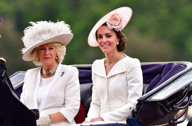 İngiltere Kralı III. Charlesın eşi Camilla ve Kate Middleton