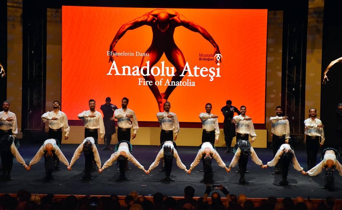  2. Korkut Ata Türk Dünyası Film Festivali Anadolu Ateşi dans grubu
