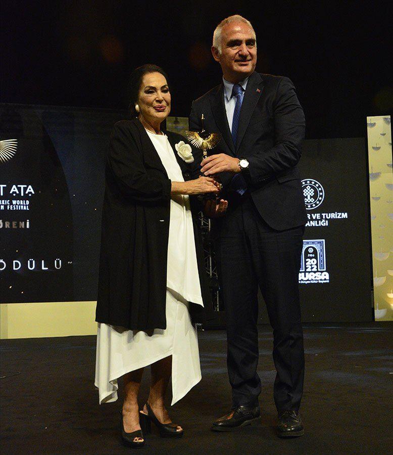Türkan Şoray ve Bakan Ersoy Vefa Ödülü