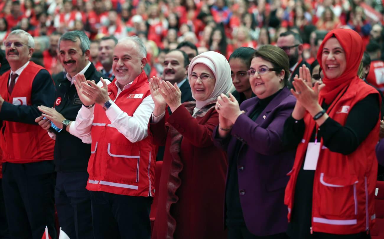 Emine Erdoğan Kırmızı Yelek Uluslararası Gönüllülük Ödül Töreninde konuştu